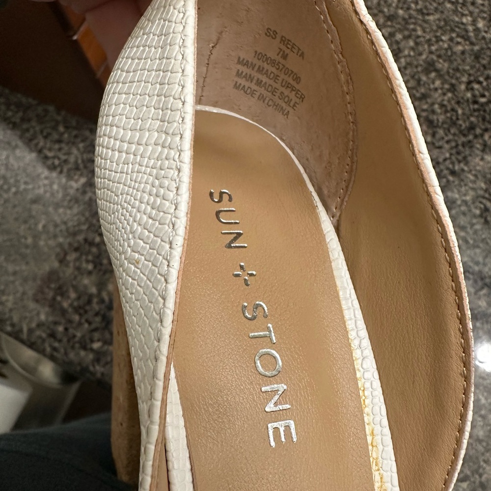 Elegant White Platform Heels - Picture 7 of 7